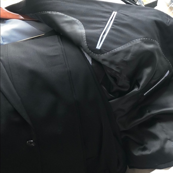 Solid black 42L Tommy Hilfiger suit with pants - Picture 3 of 6